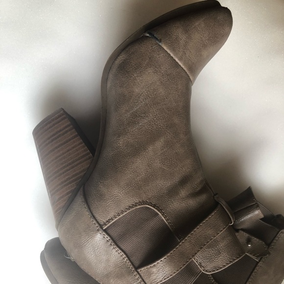 Tan booties - Picture 2 of 5